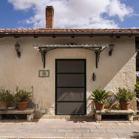 Casa Dei Carrubbi By Domusicily *